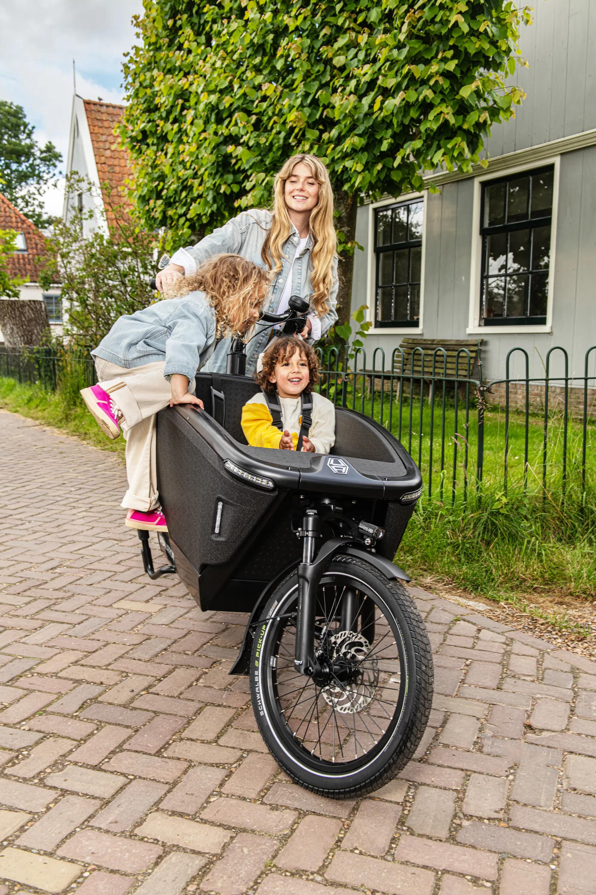 Urban_Arrow_FamilyNext_Black_885.jpg