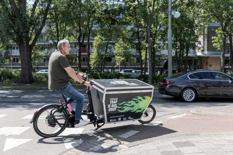 trap_je_bus_eruit_testrijder.jpg