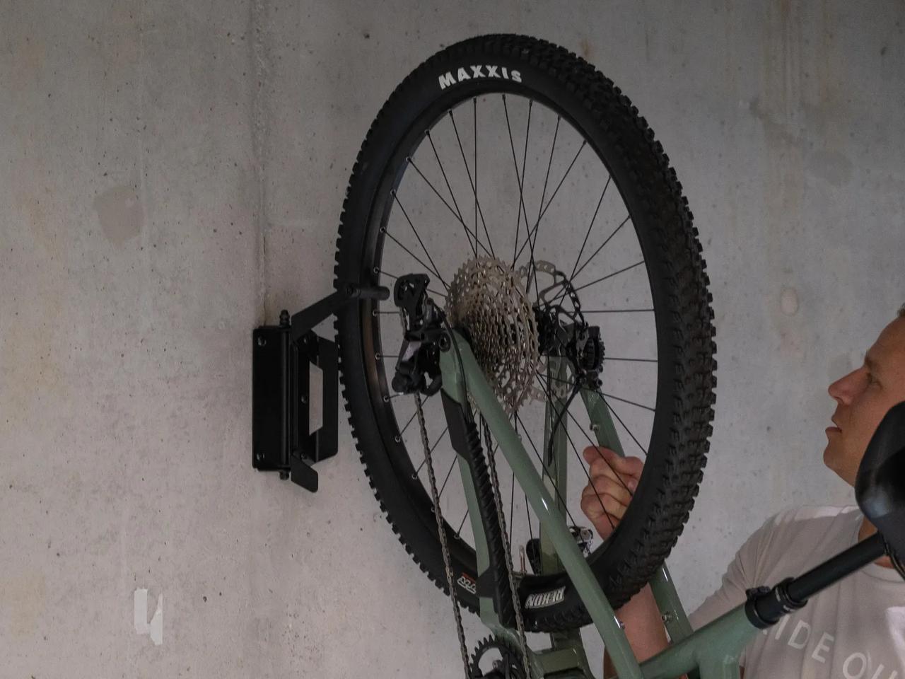 ParkingLot Swivel vertical bike storage