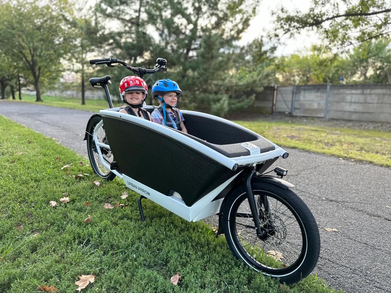 kidsinbike.jpg