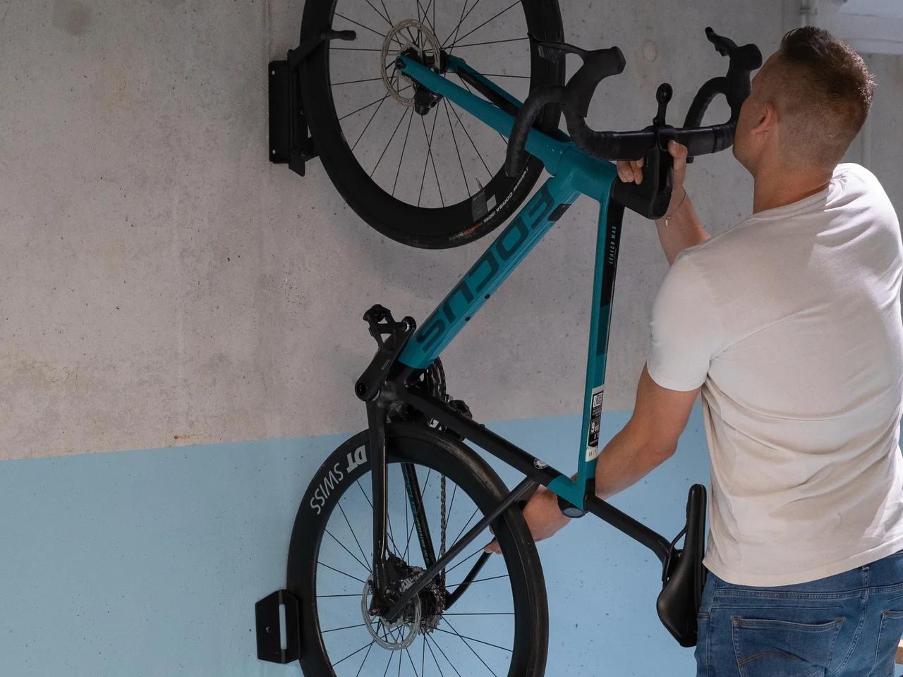 ParkingLot Swivel vertical bike storage