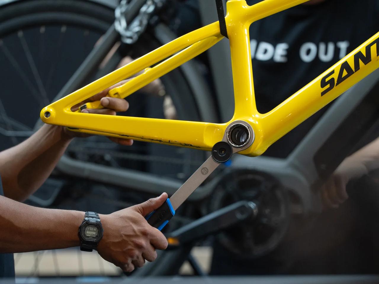 BracketGrip Bottom bracket tool