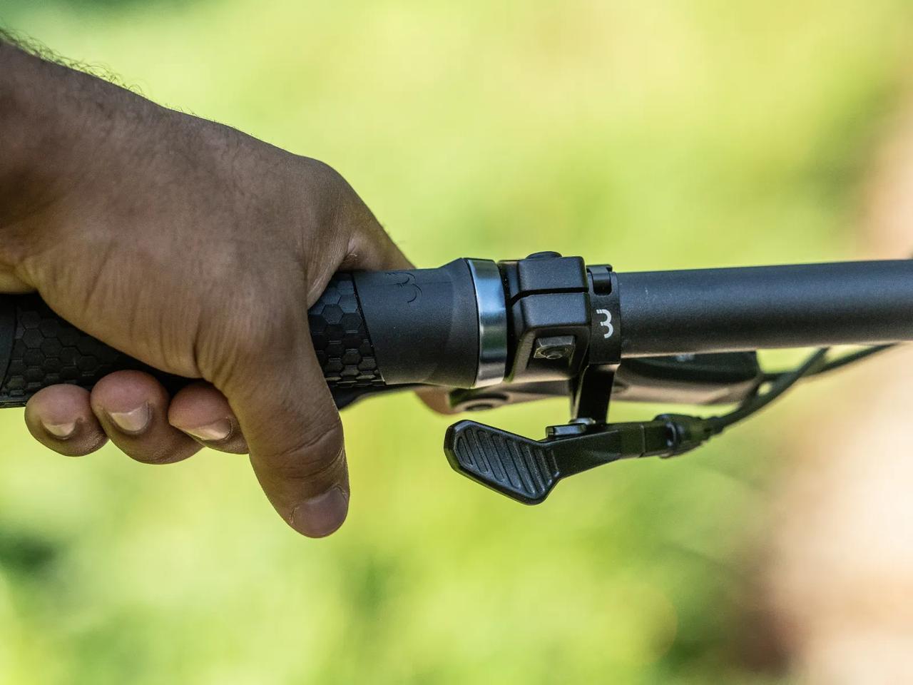 Commande à distance de la tige de selle télescopique gauche DropControl