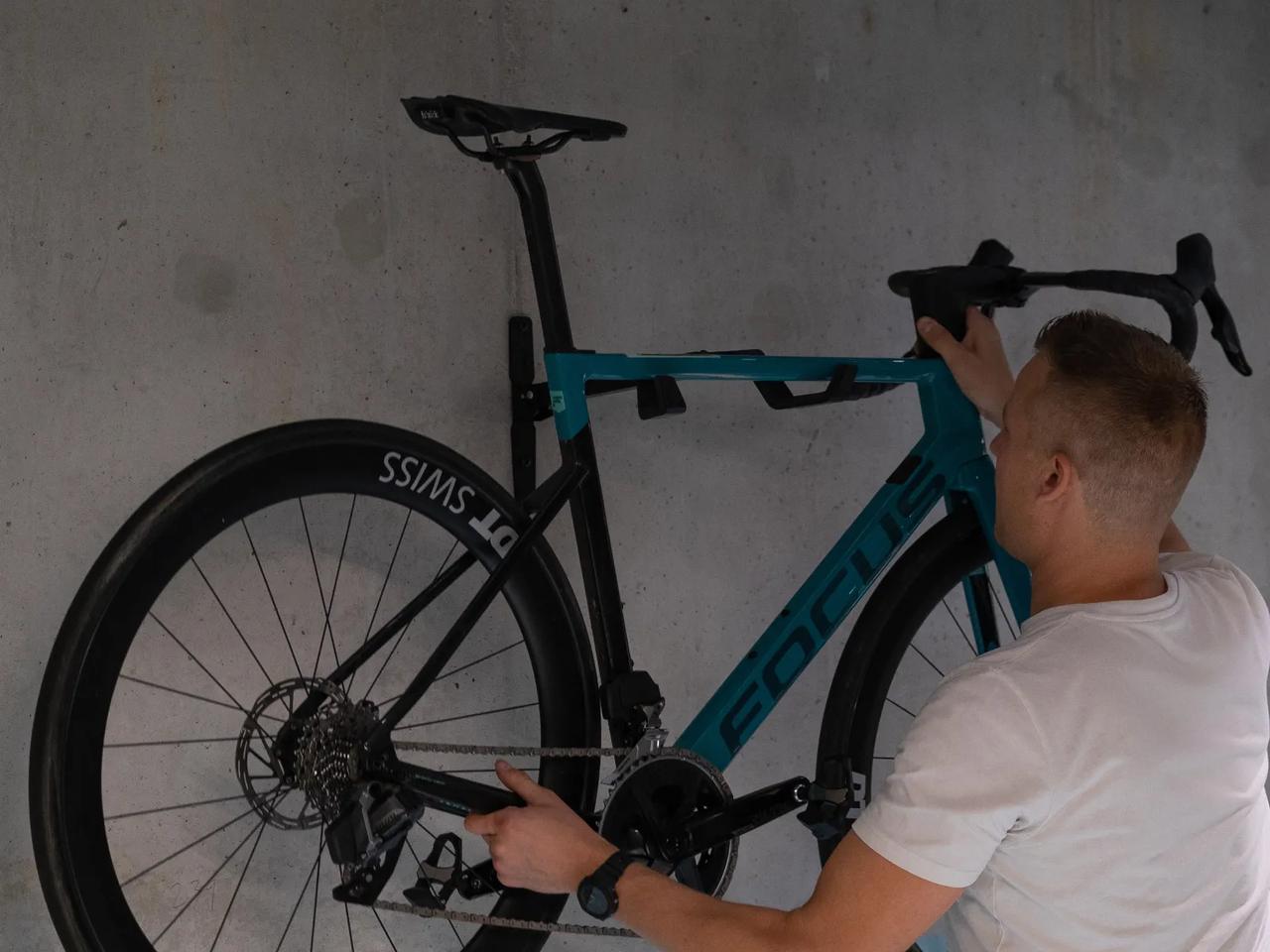 WallMount Deluxe horizontal bike storage